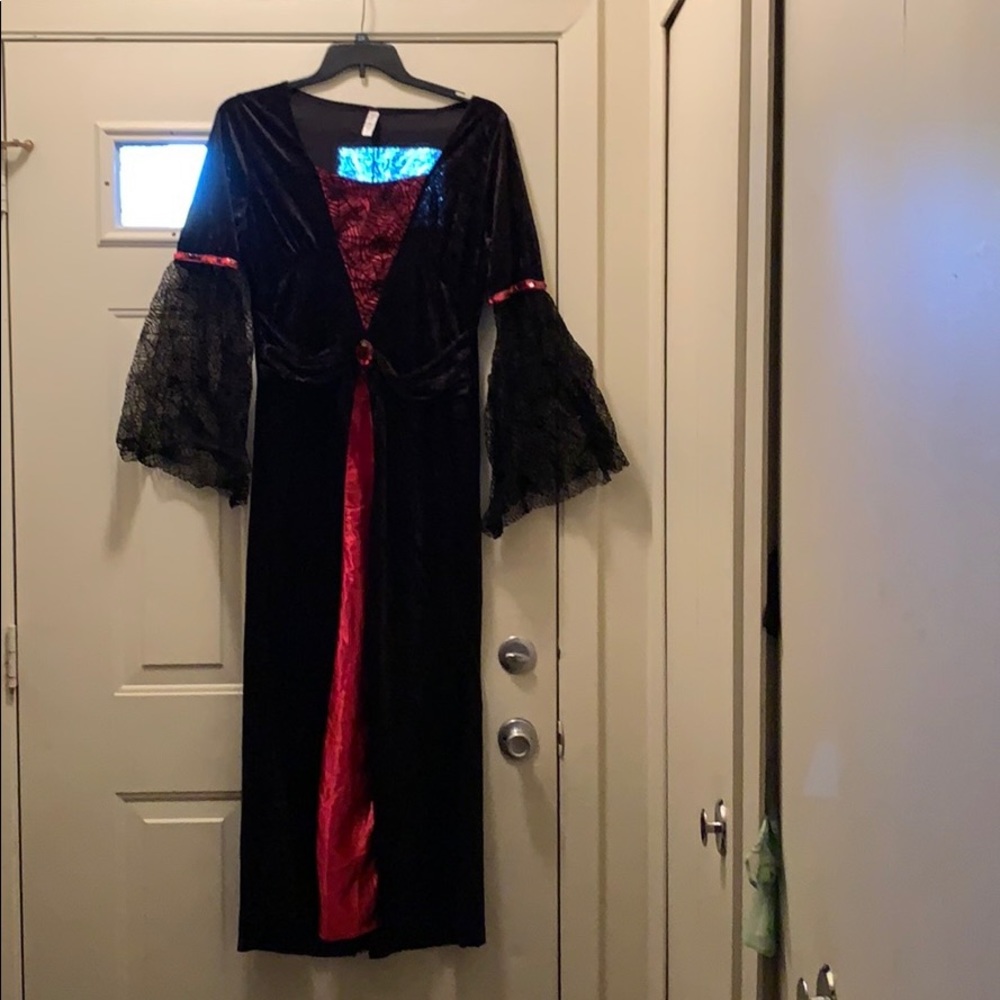 Halloween Dress (says adult plus 18-20)  read 👇